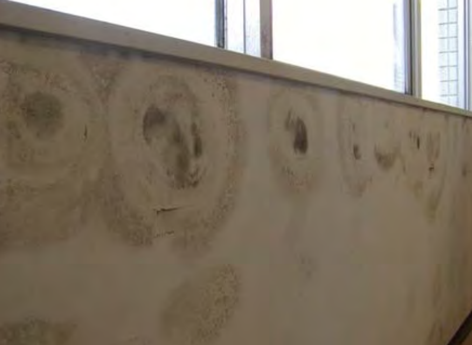 壁の異常結露